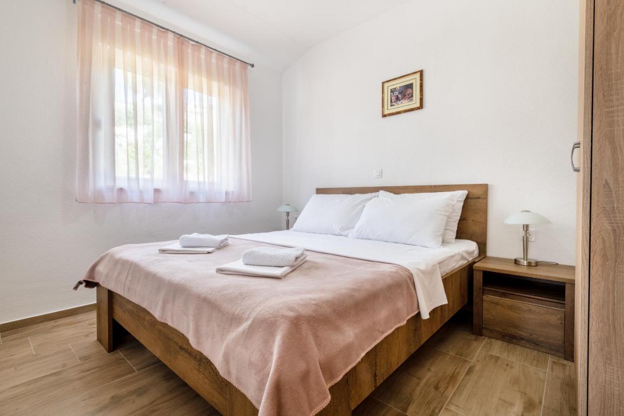 Apartments Glorija Неум Екстер'єр фото