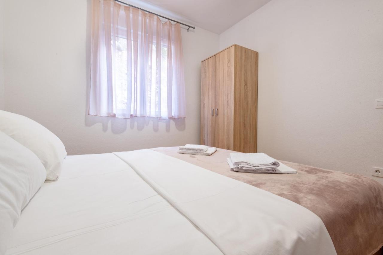 Apartments Glorija Неум Екстер'єр фото