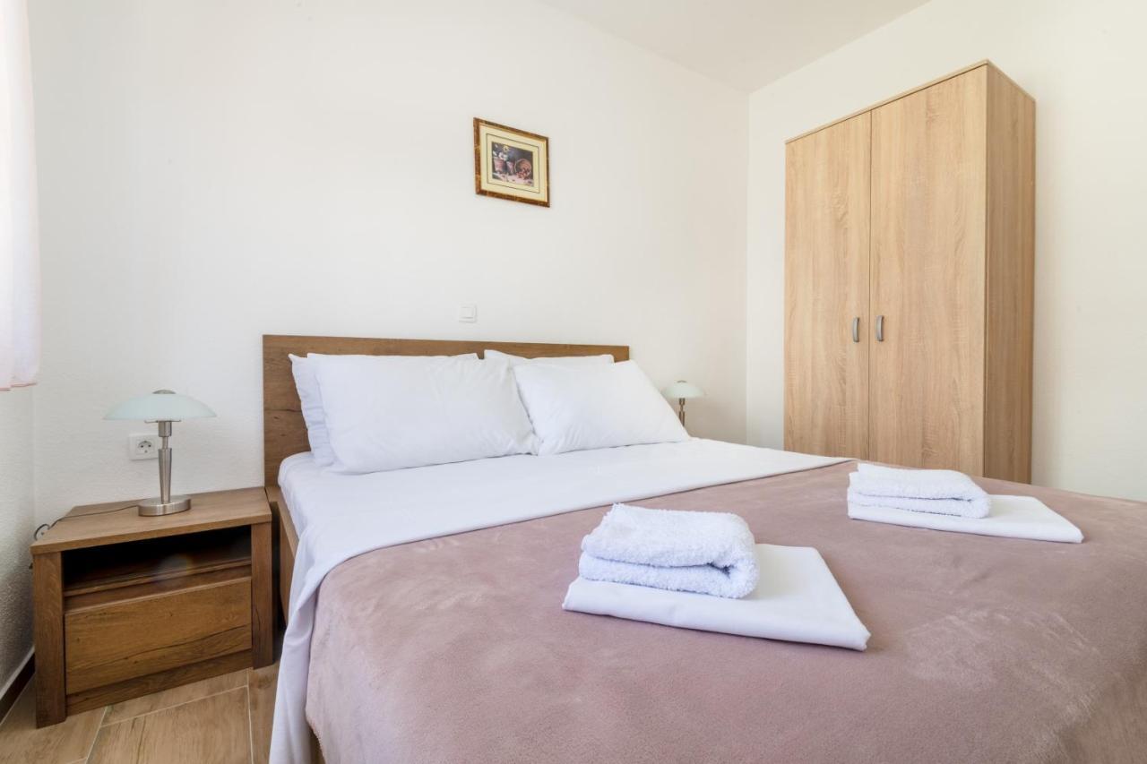 Apartments Glorija Неум Екстер'єр фото